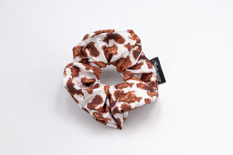 Scrunchie gumička do vlasů motiv Kravička