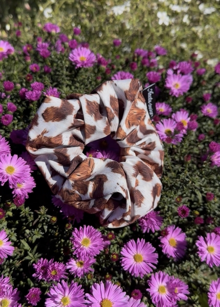 Scrunchie gumička do vlasů motiv Kravička